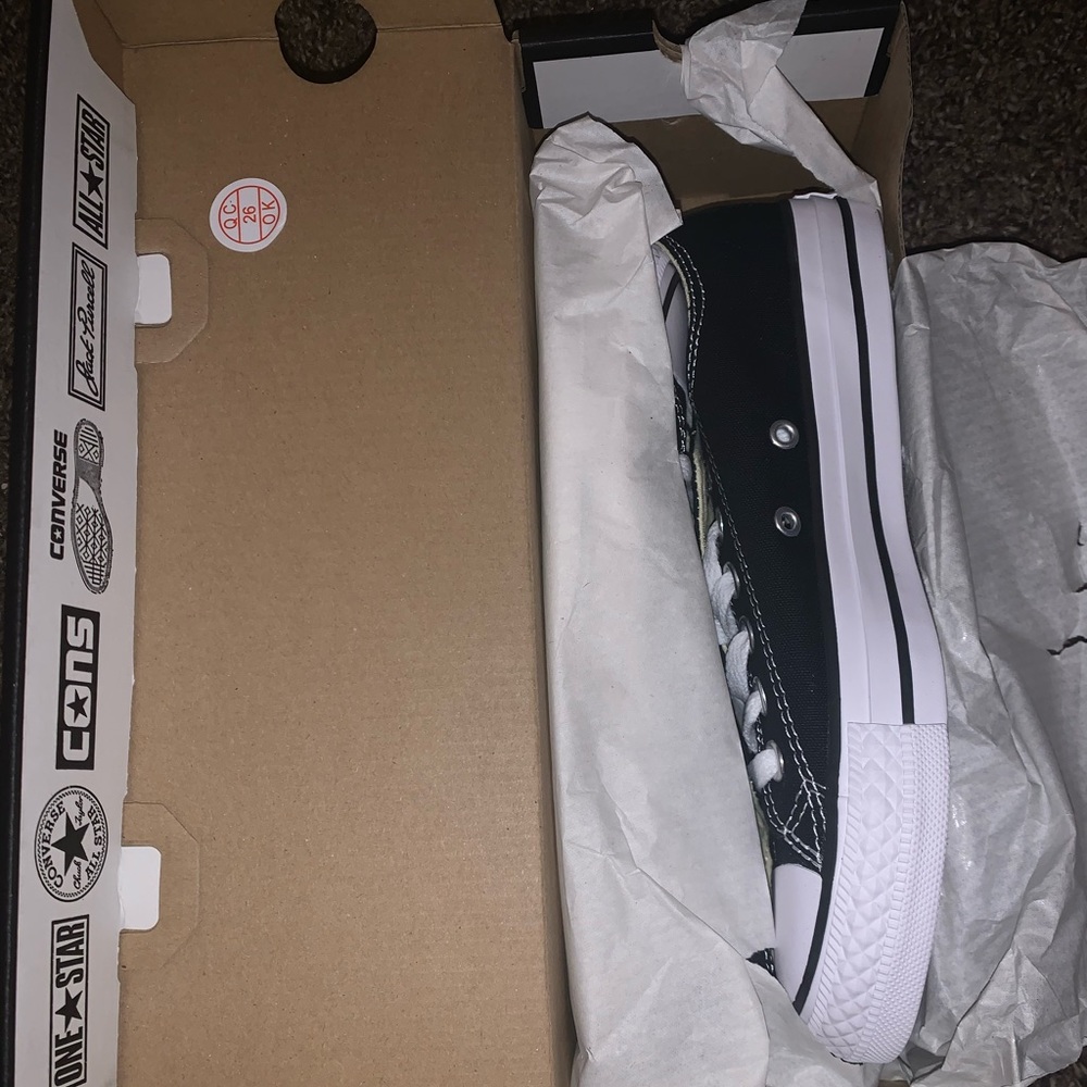 converse - Picture 2 of 4